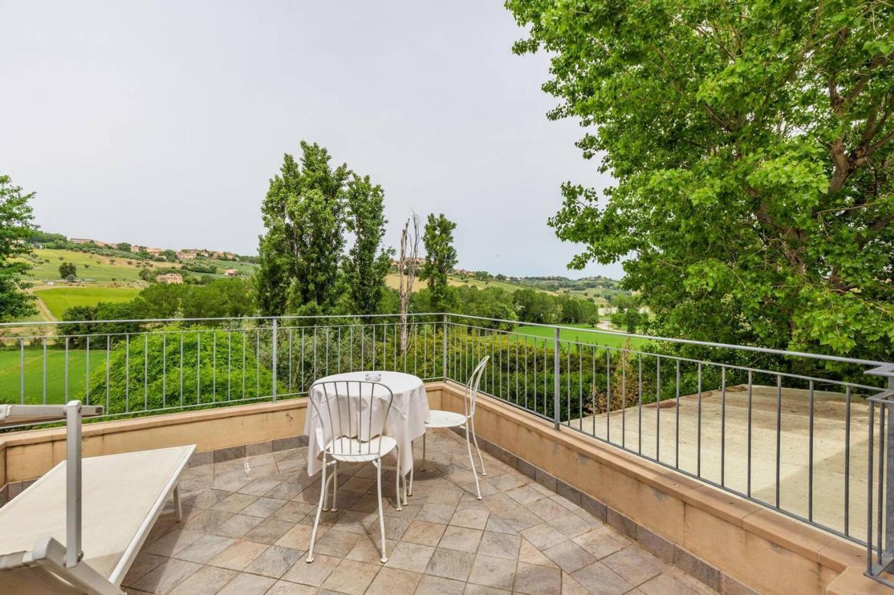 Grande Villa Storica Per Vacanze Con Giardino Privato E Piscina Ostra 外观 照片
