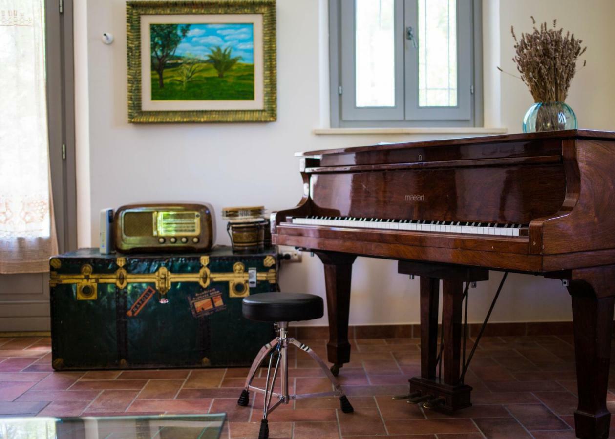 Grande Villa Storica Per Vacanze Con Giardino Privato E Piscina Ostra 外观 照片