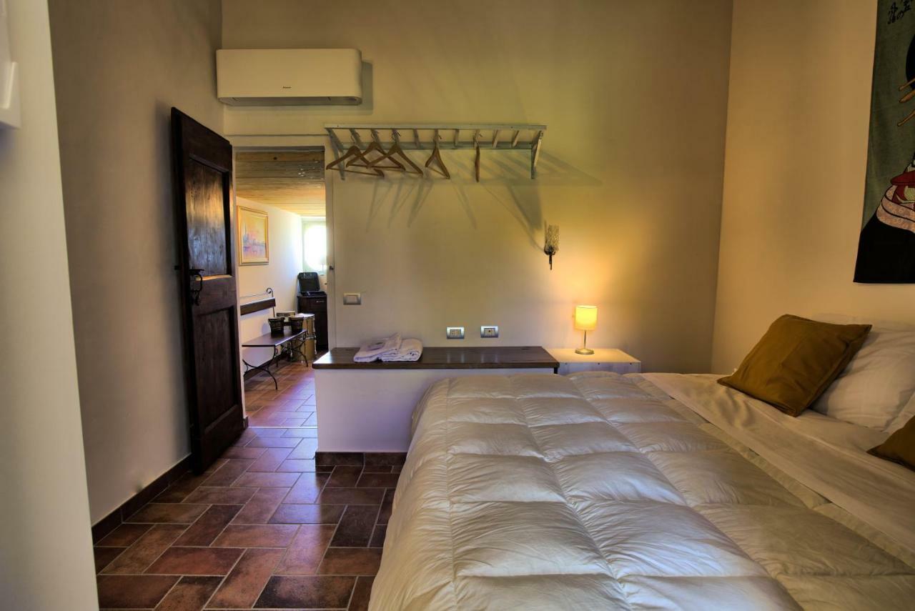 Grande Villa Storica Per Vacanze Con Giardino Privato E Piscina Ostra 外观 照片